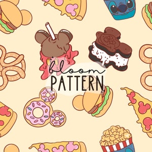 Może przedstawiać: Wzór bez szwów przedstawiający różne kreskówkowe artykuły spożywcze, w tym lody w kształcie Myszki Miki, precel, kawałek pizzy, hamburgera, pączka, popcornu i lodowe kanapki w kształcie Myszki Miki. Wzór znajduje się na jasnożółtym tle i zawiera tekst "bloom pattern".