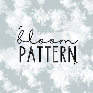 Op de afbeelding: Een witte en grijze aquarel achtergrond met de tekst "bloom pattern" in zwart.