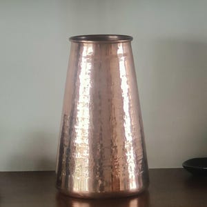 Vintage geïnspireerde koperen vaas - handgemaakt decorstuk/perfect voor housewarming of huwelijkscadeau, ambachtelijk gemaakt woonaccent, luxe interieur