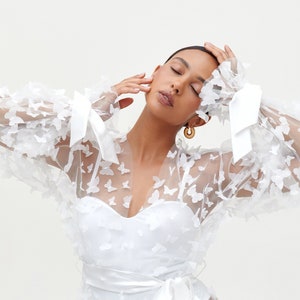Bridal Robe With 3D Butterflies, Bride Robe Long, White Robe, Tulle Getting Ready Robes, Bridesmaid Gift, Boudoir Robe, Wedding Bride Robe