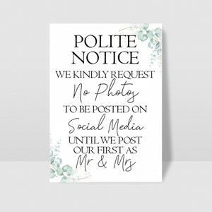 Może przedstawiać: Biały znak z zieloną obwódką z liści i czarnym tekstem, który brzmi: "UPOMNIENIE GRZECZNOŚCIOWE PROSIMY UPAMIĘTAĆ, ŻE Żadne Zdjęcia NIE MAJĄ BYĆ PUBLIKOWANE W Mediach Społecznościowych AŻ DO MOMENTU, GDY OPUBLIKUJEMY NASZE PIERWSZE JAKO Pan & Pani"