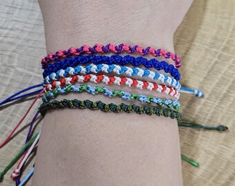Delicada pulsera multicolor personalizable y ajustable