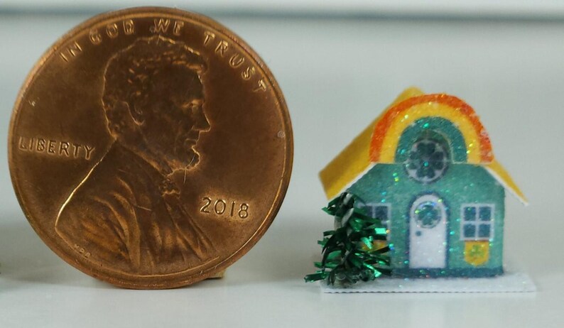 Tiny St. Patrick's Day Glitter House – 1:12 Scale Dollhouse Miniature Decor Lucky House #2