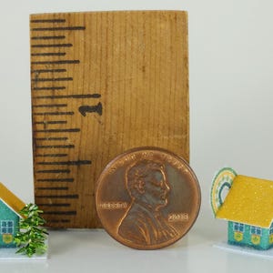 Tiny St. Patrick's Day Glitter House – 1:12 Scale Dollhouse Miniature Decor Lucky House #1