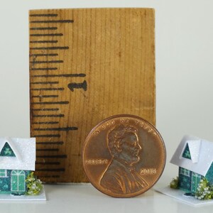 Tiny St. Patrick's Day Glitter House – 1:12 Scale Dollhouse Miniature Decor Shamrock House