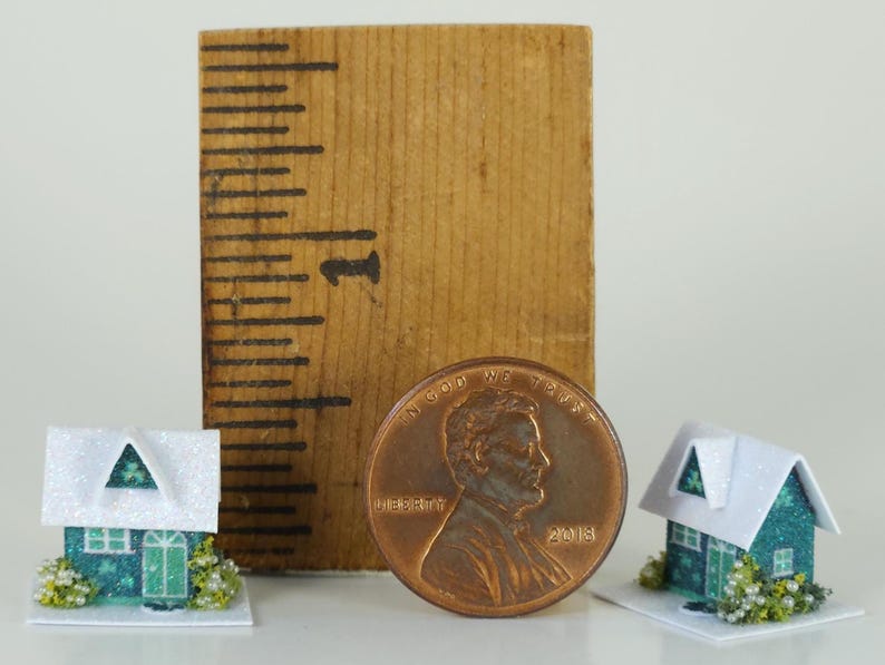 Tiny St. Patrick's Day Glitter House – 1:12 Scale Dollhouse Miniature Decor Shamrock House