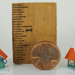 Tiny St. Patrick's Day Glitter House – 1:12 Scale Dollhouse Miniature Decor Leprechaun House
