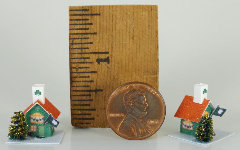 Tiny St. Patrick's Day Glitter House – 1:12 Scale Dollhouse Miniature Decor Leprechaun House