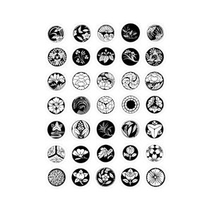 Puede incluir: Una colección de pegatinas circulares en blanco y negro con varios diseños florales y botánicos. Cada pegatina tiene un fondo negro con una ilustración blanca de flores, hojas u otros elementos naturales.