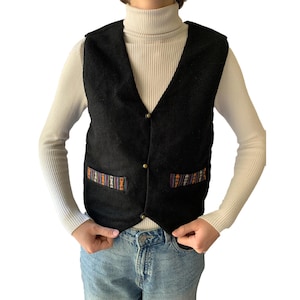Chaleco negro estilo vintage con ribete étnico, de lana artesanal con detalles de inspiración folklórica, años 90, unisex, talla S