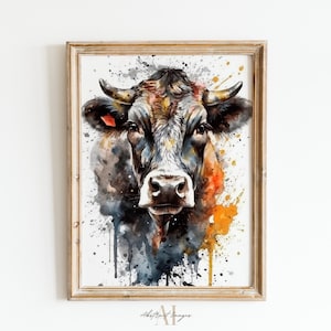 Puede incluir: Una pintura de acuarela de la cabeza de una vaca con salpicaduras de pintura naranja, amarilla y azul. La vaca está mirando directamente al espectador.
