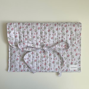 quilted floral laptop case with bow, quilted laptop sleeve, 13 inch, 14 inch, 15 inch, gift for her, unique gift, cute handmade ipad sleeve