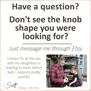 K&ouml;nnte beinhalten: Eine wei&szlig;e Infografik mit dunkelbraunem Text: Have a question? Don't see the knob shape you were looking for? Just message me through Etsy. Unless I'm at the zoo with my daughters or reading to them before bed, I respond pretty quickly! - Scott Lilybug's Little Shop. Enth&auml;lt ein Foto einer Person in einem rot karierten Hemd, die mit einem Kind in einem dunklen Kleid interagiert.
