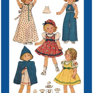 Op de afbeelding: Vintage papieren poppen met diverse outfits. De poppen zijn afgebeeld in jurken, jumpsuits en capes. De outfits bevatten bloemenprints, zeethema's en effen kleuren. Accessoires zoals hoeden en mutsen zijn ook te zien.