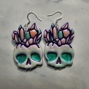 skull earrings for women, crystal earrings dangle, pastel goth jewelry gift for her, creepy cute jewelry, witchy gifts for best friend, dark
