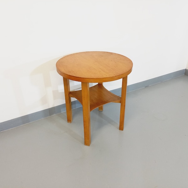 Vintage coffee table / side table / pedestal table in light wood from the 50s and 60s