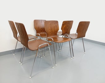 Suite de 6 chaises empilables vintage Arbois de marque Baumann en bois et métal des années 70