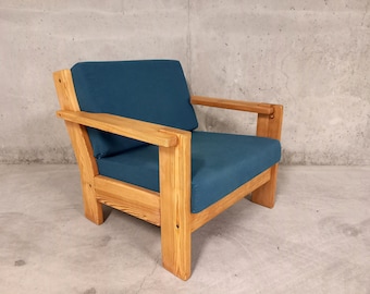 Fauteuil chauffeuse vintage en pin années 80