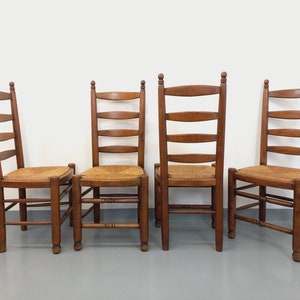 Satz von 4 brutalistischen Vintage-Stühlen von Charles Dudouyt aus Holz und Stroh aus den 60er Jahren