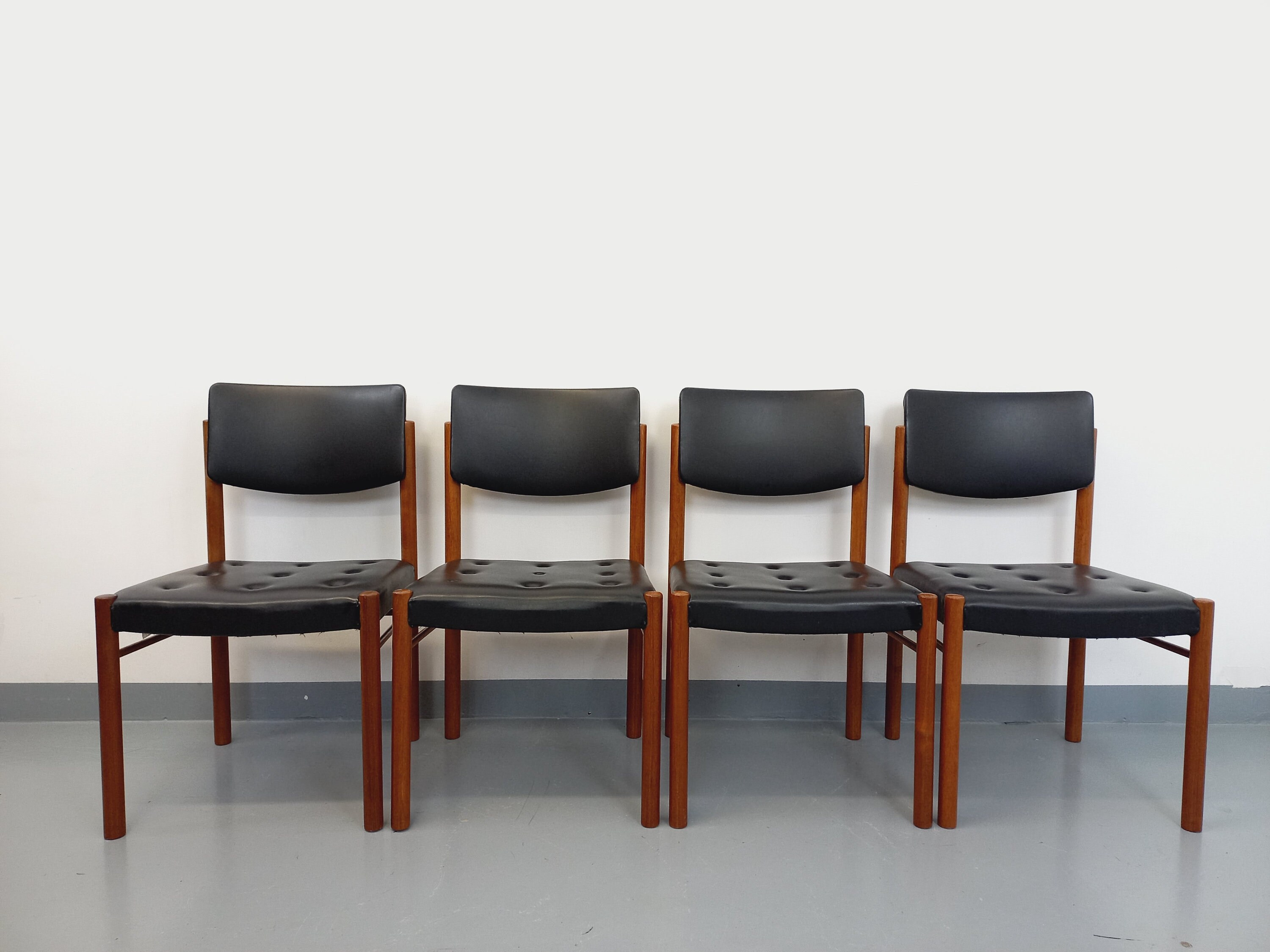 Lot De 4 Chaises Scandinaves Années 1960 – Style Møller, Skaï Vert Et Bois Foncé (teck/palissandre)