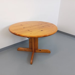Vintage round pine table from the 60s and 70s with extensions