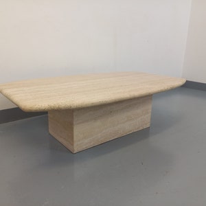 Mesa de centro vintage de travertino dos anos 80