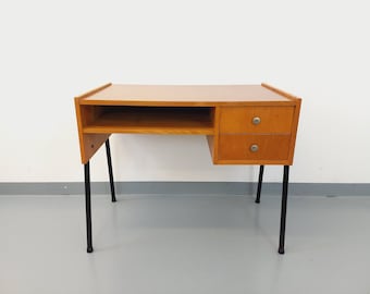 Bureau moderniste vintage en bois, mélaminé et métal noir des années 60