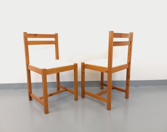 Pair of vintage chairs in pine and white terry fabric from the 70s