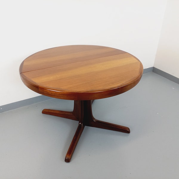 Vintage Scandinavian round table in teak and walnut from the 60s with extensions