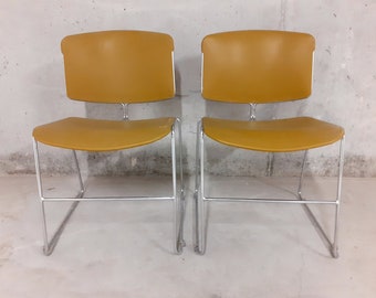 2 vintage stackable chairs Max Stacker Steelcase 70s
