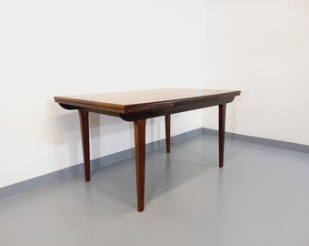 Vintage Scandinavian style dining table from the 50s and 60s in rosewood with extensions