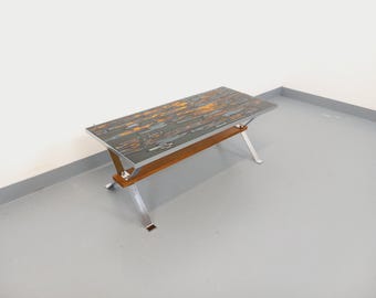 Mesa de centro vintage de los años 60 y 70 en cerámica, metal cromado y madera.