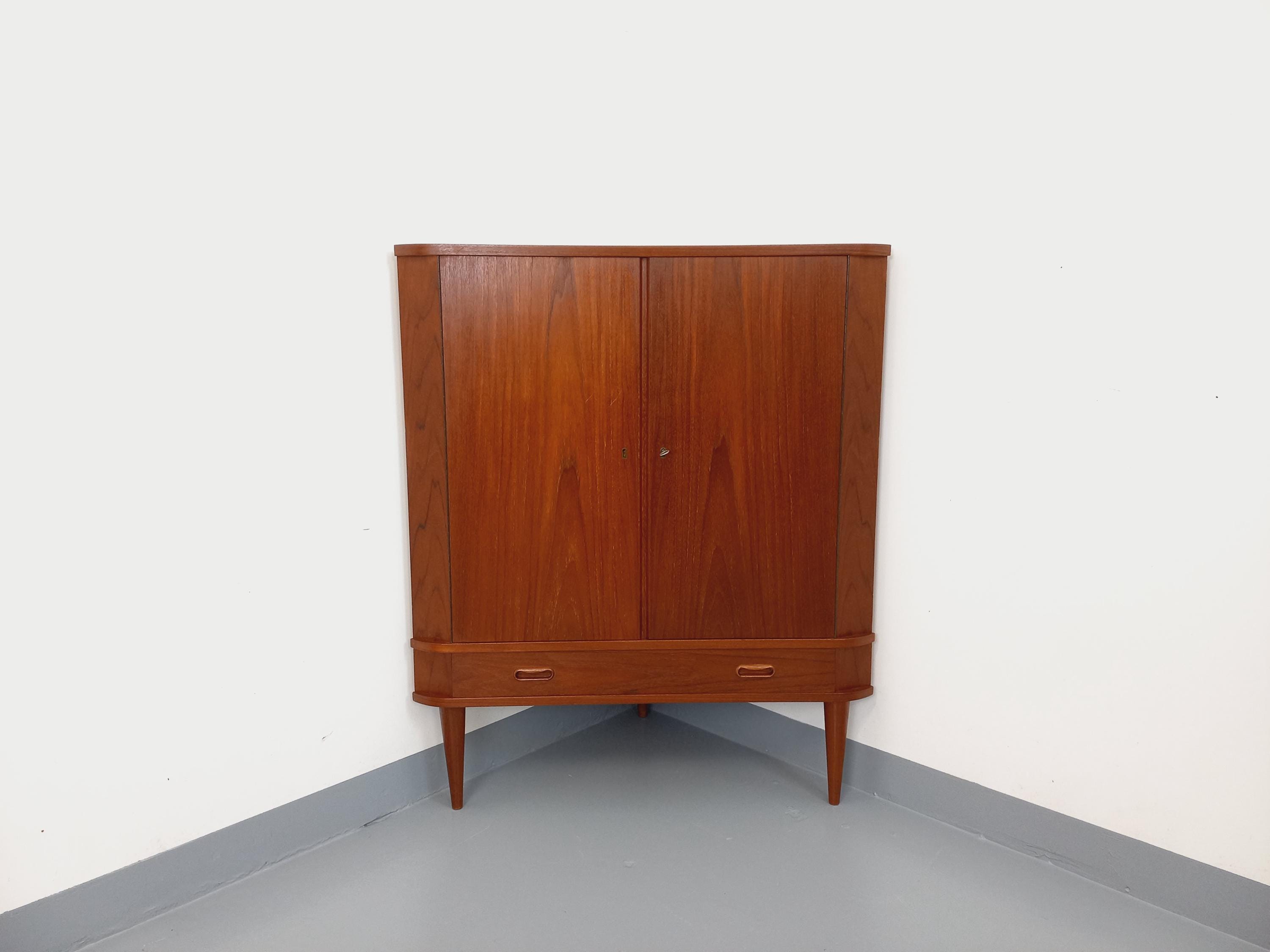 Meuble D'angle De Rangement Vintage Scandinave En Teck Des Années 60
