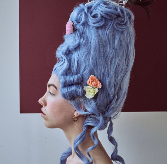 White-grey Marie Antoinette Wig With Winding Pearls and