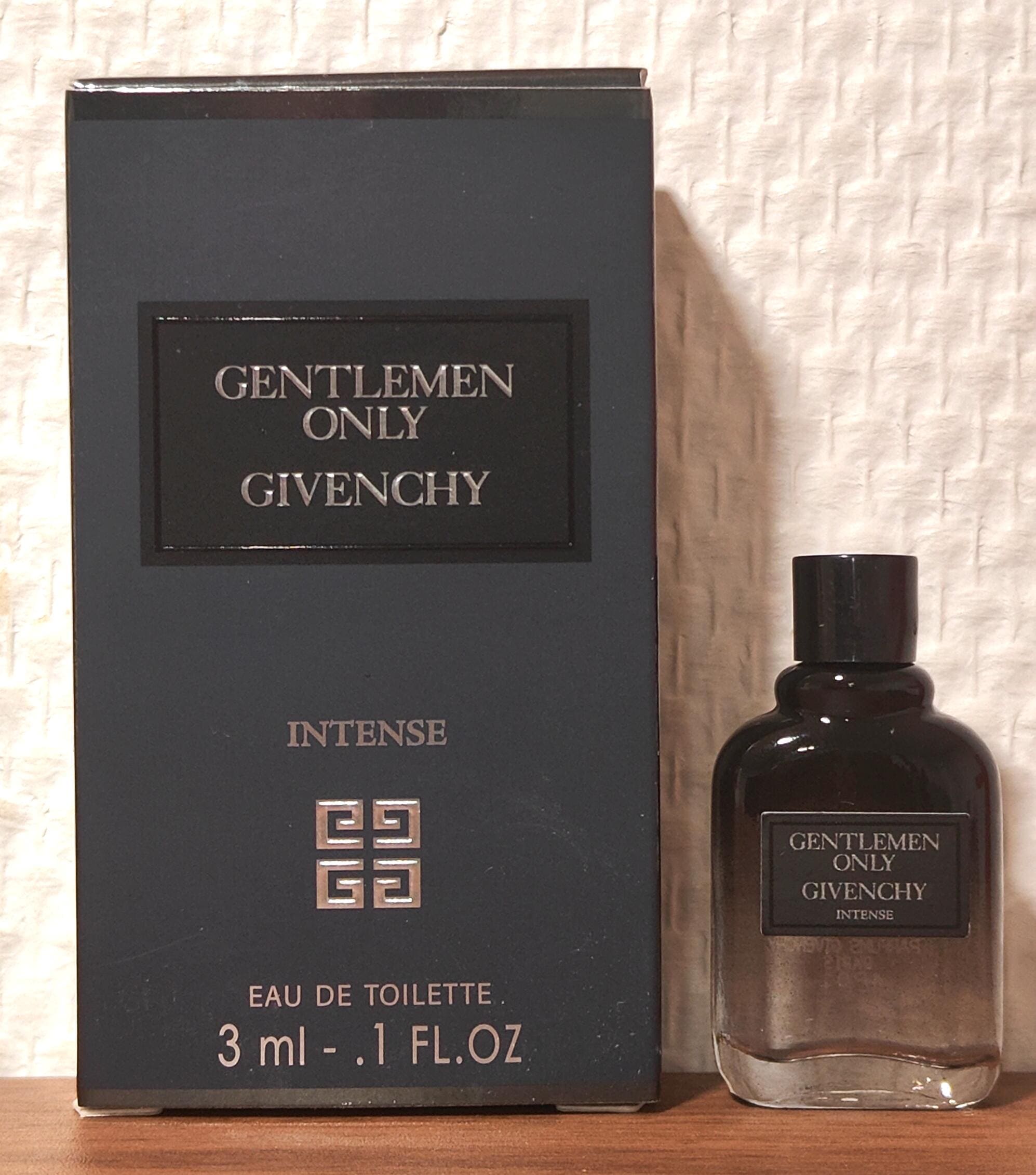 Givenchy Gentlemen Only Intense Eau De Toilette 3 Ml. Box. Full