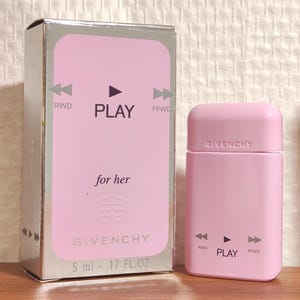 Givenchy Play for Her Eau de Toilette 5 ml. Box. Full. Very good condition