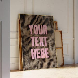 Poster personnalisé avec citation léopard : oeuvre d'art murale rose avec texte en gras (téléchargement numérique)