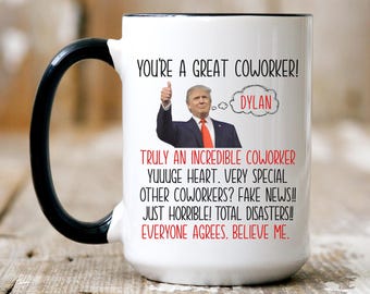 Gepersonaliseerde grappige collega Trump-mok cadeau collega ooit grappige cadeaus voor collega Trump koffiekopje kerstcadeau hem Trump humor Trump Cup