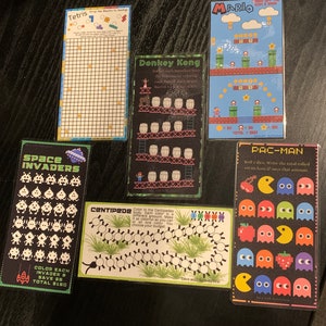 Mini Laminierte VIDEOSSPIEL Spar-Challenge A6 Einsätze Bargeld Füllung Umschlag Geld Untergangsfond Haushalt Binder rollen Würfel Färbung