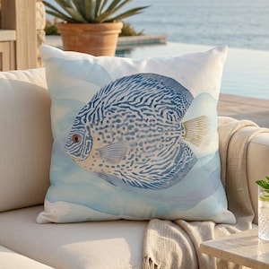 Blauer Diskus Fisch Outdoor Kissen | Küstennautisches dekoratives Porch-Innenhof-Wurfs-Kissen