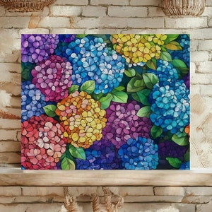 Puede incluir: Una pintura vibrante de un grupo de hortensias en varios tonos de azul, morado, rosa y amarillo. Las flores están dispuestas en un patrón denso y superpuesto, creando una sensación de profundidad y movimiento. El fondo es de color verde oscuro, lo que proporciona un contraste con los colores brillantes de las flores.