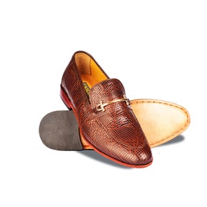 Chic Snake Textured Leather Loafers Handmade Slip-On Shoes for Men and Women Versatile Genuine Leather Dress Loafers Casual and Party Wear