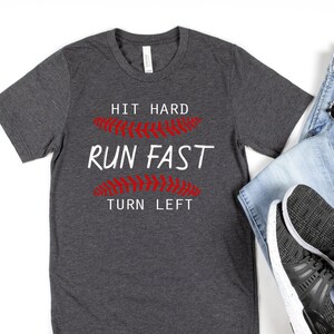Honkbal getroffen harde run snelle draai links, honkbaldag shirt, honkbalwedstrijd dag aangepast shirt, honkbal geraakt harde run snelle draai links, honkbal-T-shirt