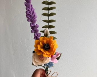 Vilten boeket wilde bloemen – handgemaakt lentebloemstuk