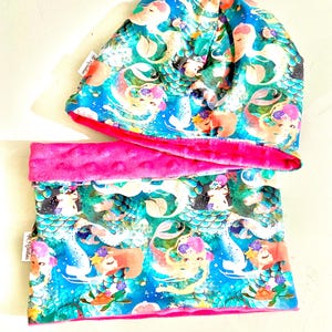 Hat and neck warmer set