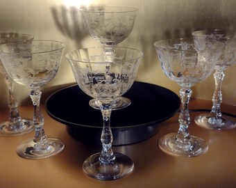 6 - Fostoria "Navarre" Likörcocktail (14,5 cm hög). Utmärkt skick.