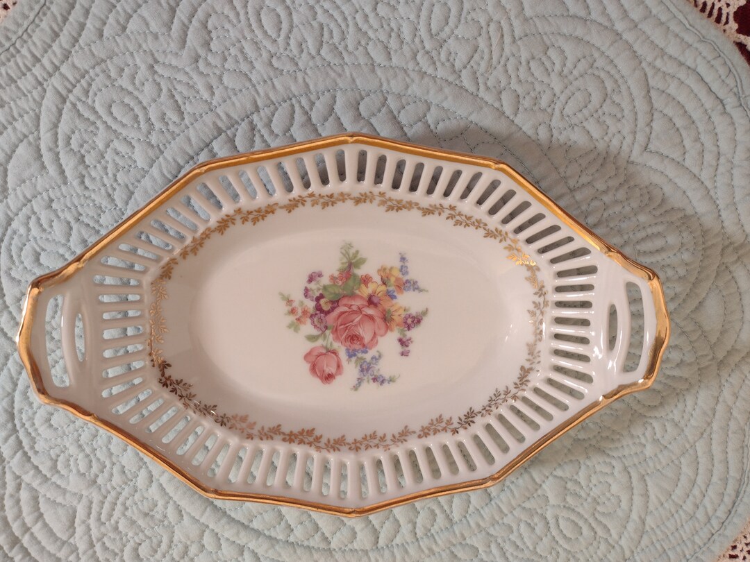 6 assiettes en porcelaine Bavaria fleurs et dorure