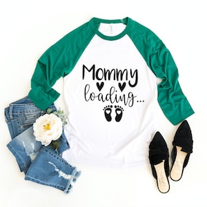 Mamá cargando SVG / Mamá para ser PNG / Camisa de anuncio de embarazo / Archivo vectorial digital para Cricut / Descarga instantánea