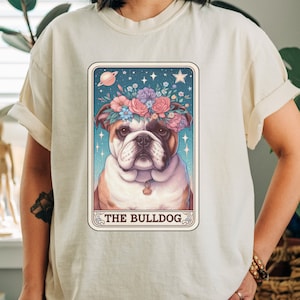 Die Bulldogge Tarot Karte Shirt, süßes Blumen Cottagecore Englisch Bully Hund Mama Shirts, Hunde-Liebhaber Tshirt, Komfort Farben Geschenk