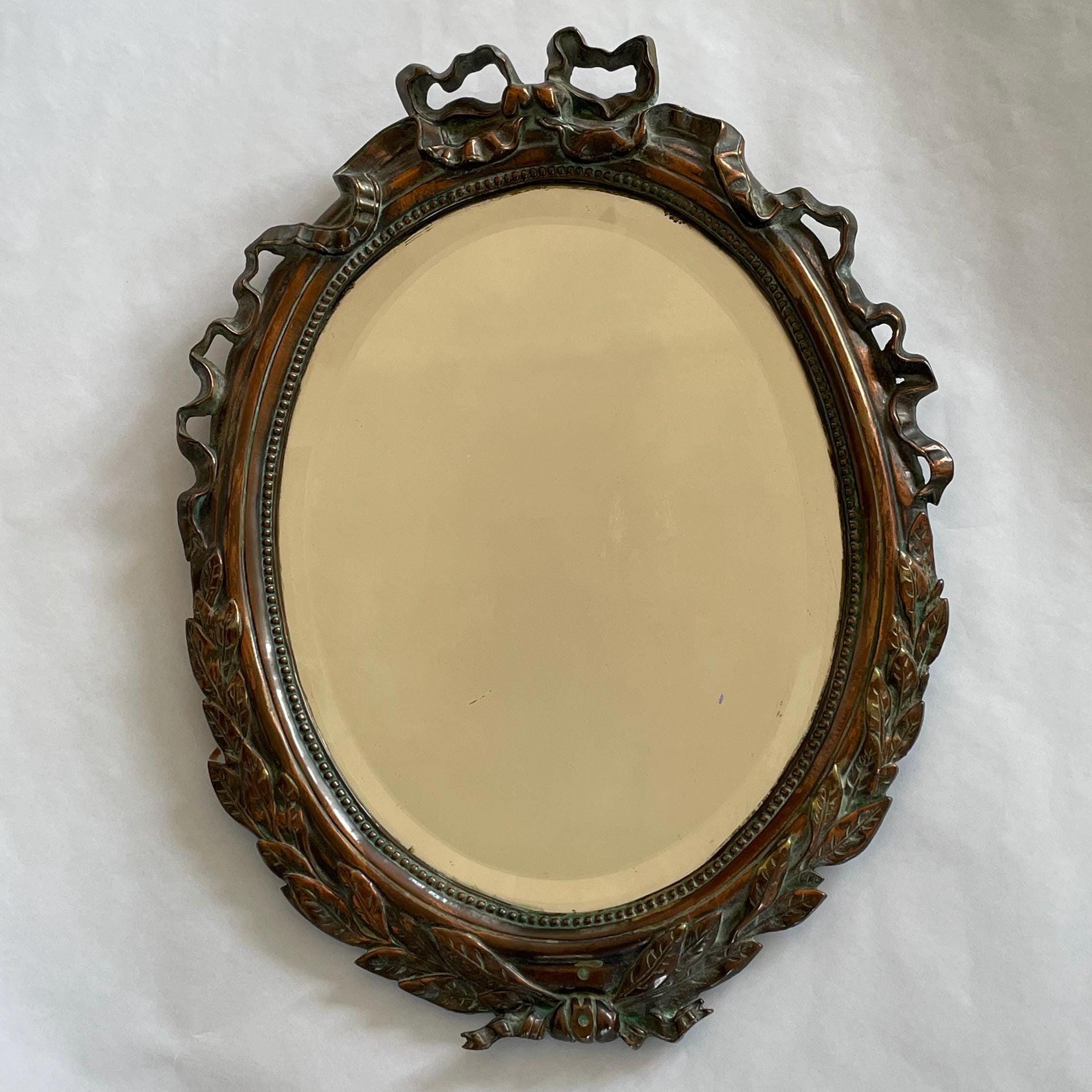 フランスアンティーク壁掛け鏡 リボン フレンチアンティーク風のおしゃれな鏡、リボンの模様が可愛い